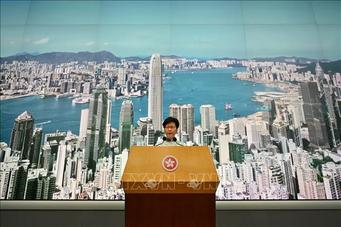 Người đứng đầu Đặc khu Hành chính Hong Kong (Trung Quốc) Lâm Trịnh Nguyệt Nga tại cuộc họp báo ở Hong Kong ngày 15/6. Ảnh: AFP/TTXVN