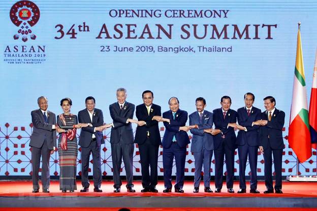  Thủ tướng Nguyễn Xuân Phúc và các nhà Lãnh đạo ASEAN chụp ảnh chung. (Ảnh: Thống Nhất/TTXVN)