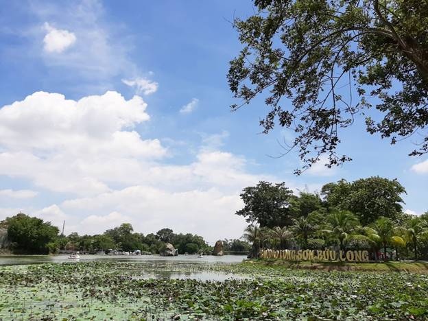 Bán đảo Long Sơn Bửu Long là điểm nhấn tuyệt vời của quần thể kiến trúc Bửu Long.