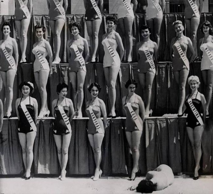 Hoa hậu New Zealand ngất xỉu trong cuộc thi Hoa hậu Thế giới ở Long Beach, bang California, Mỹ ngày 15/7/1954.