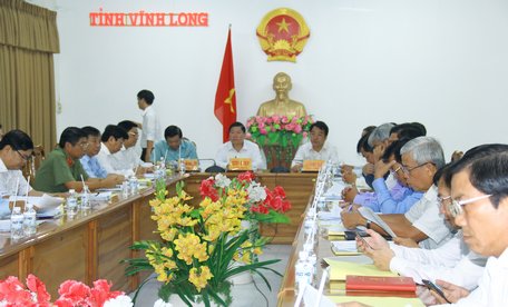 Đại biểu tham dự phiên họp trực tuyến tại điểm cầu tỉnh Vĩnh Long