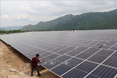  Nhà máy điện mặt trời Vĩnh Tân 2 (Bình Thuận) có công suất lắp đặt 42,65 MWp. Ảnh: Nguyễn Thanh/TTXVN