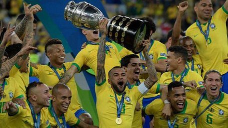 Daniel Alves chơi chói sáng để giúp Brazil vô địch Copa America 2019 và bản thân anh đoạt danh hiệu Cầu thủ xuất sắc nhất