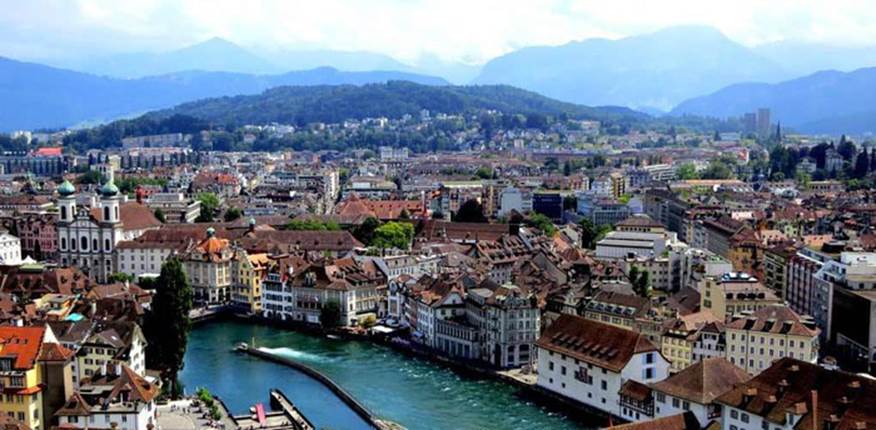 Thụy Sĩ. Ghé thăm thành phố Lucerne vào cuối mùa đông, tham gia lễ hội sôi động với các buổi hòa nhạc, triển lãm đèn lồng, diễu hành và nhiều hình thức vui chơi khác.