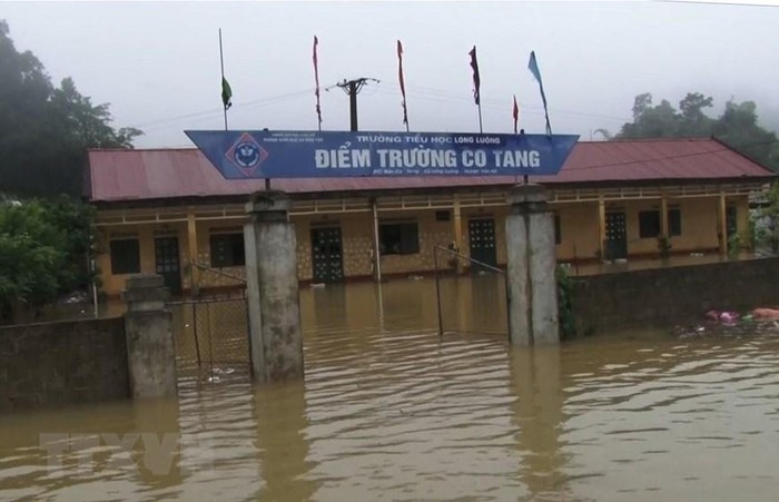 Một điểm của Trường tiểu học Lóng Luông, huyện Vân Hồ, tỉnh Sơn La bị ngập sâu trong nước. (Ảnh: TTXVN)