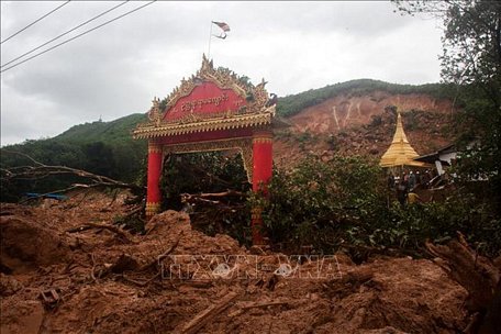 Cảnh đổ nát sau vụ lở đất ở làng Thalphyugone, bang Mon, Myanmar, ngày 9/8. Ảnh: AFP/TTXVN