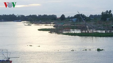 Cảnh đìu hiu tại các sông ở huyện An Phú.