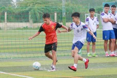 Đội Thuận Trí- TP Vĩnh Long (áo cam) chưa thoát khỏi ngôi thứ nhì xuyên suốt 3 mùa giải gần đây.