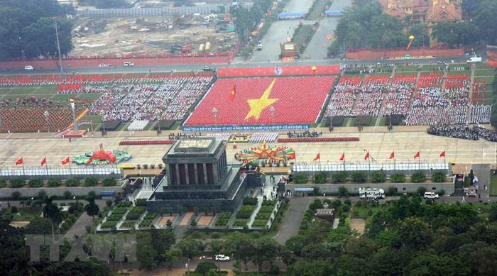 74 năm đã qua, tinh thần của Cách mạng Tháng Tám, chân lý của Chủ tịch Hồ Chí Minh: Không có gì quý hơn độc lập, tự do vẫn luôn ngời sáng trong sự nghiệp đấu tranh giành độc lập, thống nhất, bảo vệ và thực hiện thắng lợi công cuộc xây dựng một nước Việt Nam hòa bình, thống nhất, độc lập, dân chủ và giàu mạnh của toàn dân tộc dưới sự lãnh đạo của Đảng Cộng sản Việt Nam quang vinh. (Ảnh: Trọng Đức/TTXVN)