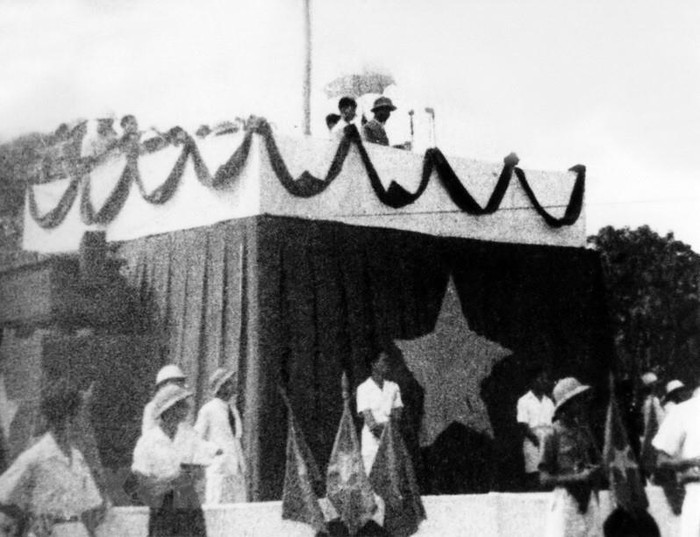Trong ảnh: Ngày 2/9/1945, tại Quảng trường Ba Đình lịch sử, Chủ tịch Hồ Chí Minh đọc Tuyên ngôn Độc lập, khai sinh nước Việt Nam Dân chủ Cộng hòa. (Ảnh: Tư liệu TTXVN)