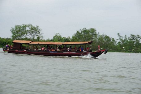 Dù phát triển hướng nào thì du lịch Vĩnh Long vẫn dựa trên tuyến đường sông nước.