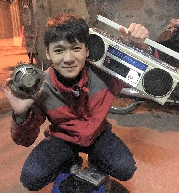Sinh năm 2000 nhưng Nguyễn Dũng đã có thâm niên 4 năm gắn bó với thú chơi radio cassette - Ảnh: NVCC