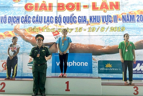  Phạm Nguyễn Như Ý (Vĩnh Long, giữa) giành 6 HCV, 2 HCB, 4 HCĐ.