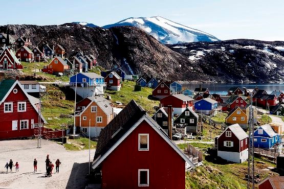 Cuộc sống tại thành phố Upernavik, phía Tây Greenland. Ảnh: Reuters