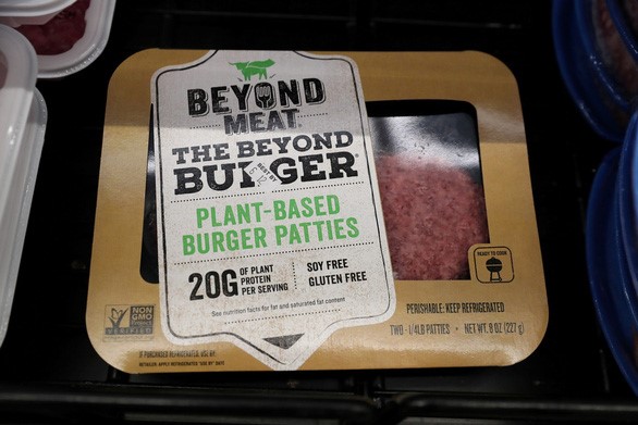 Một sản phẩm thịt làm từ rau của Công ty Beyond Meat tại cửa hàng ở Port Washington, New York, Mỹ - Ảnh: Reuters