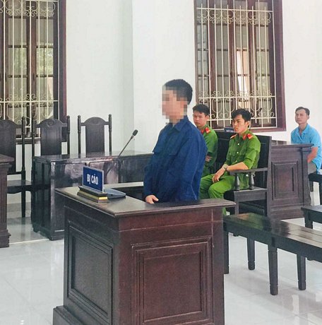 Bị cáo Võ Thanh Tùng nghe tòa tuyên án.