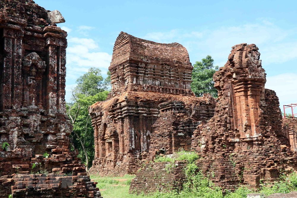  Khu đền tháp Mỹ Sơn là quần thể di tích đền tháp Chăm Pa nằm ở xã Duy Phú, huyện Duy Xuyên, tỉnh Quảng Nam. Năm 2019 là tròn 20 năm, Khu đền tháp Mỹ Sơn được UNESCO công nhận là Di sản văn hóa thế giới. (Ảnh: TTXVN)