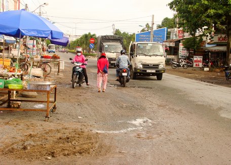 Mố B được mở rộng mặt đường tiếp giáp với đường Trần Phú hiện hữu.