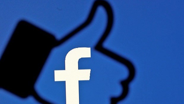 Facebook bắt đầu thử nghiệm che số lượng người tương tác. (Ảnh: Reuters)