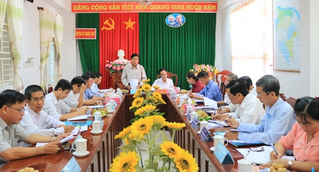Đoàn giám sát làm việc với Huyện ủy Mang Thít.