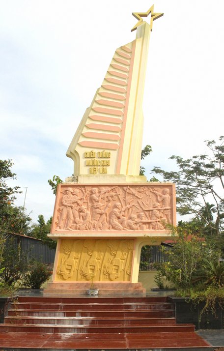 Bia chiến thắng Mương Khai- Hiệp Hòa tọa lạc tại ấp Ngãi Hòa, xã Hòa Bình, huyện Trà Ôn.