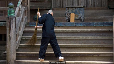 Sạch sẽ là cốt lõi của giáo lý tín ngưỡng Shinto. Ảnh: BBC