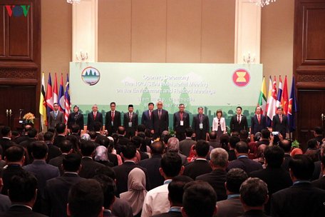 Các đại biểu ASEAN nhất trí tăng cường hợp tác bảo vệ môi trường.