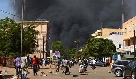 Vụ tấn công nhằm vào nhà thờ Hồi giáo ở miền Bắc Burkina Faso. (Nguồn: Asian News Channel)