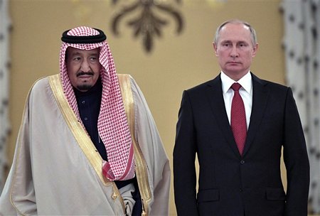 Quốc vương Salman bin Abdulaziz Al Saud và Tổng thống Vladimir Putin. Ảnh: Reuters