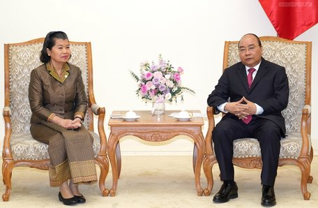 Thủ tướng Nguyễn Xuân Phúc và Phó Thủ tướng Campuchia Men Sam An - Ảnh: VGP/Quang Hiếu