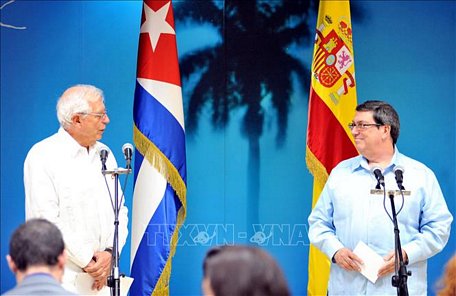 Bộ trưởng Ngoại giao Cuba Bruno Rodríguez và Bộ trưởng Ngoại giao, Liên minh châu Âu và Hợp tác của Tây Ban Nha Josep Borrell họp báo sau hội đàm. Ảnh: Vũ Hà/Pv TTXVN tại Cuba
