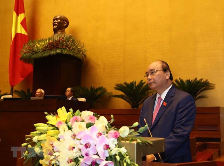  Thủ tướng Nguyễn Xuân Phúc đọc báo cáo của Chính phủ. (Ảnh: Trọng Đức/TTXVN)