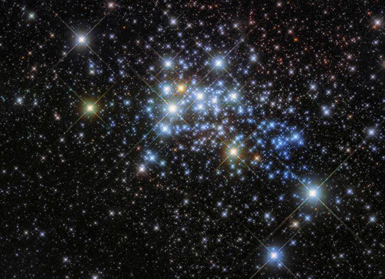 Chòm siêu sao Westerlund 1 là nơi có một trong những ngôi sao lớn nhất từng được phát hiện, đó là 1 sao lùn đỏ với bán kính gấp hơn 1.500 lần Mặt Trời của chúng ta.
