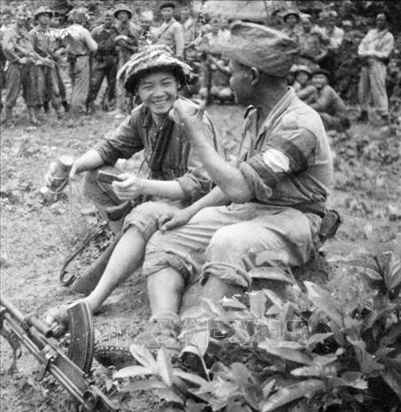  Chiến sĩ liên quân Lào - Việt trong kháng chiến chống Pháp, năm 1950. Ảnh: Tư liệu TTXVN