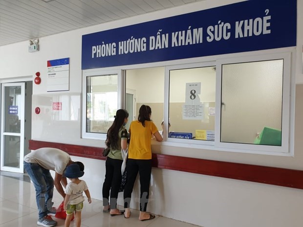 Người dân tới khám sức khoẻ tại Bệnh viện Hữu nghị Việt Nam-Cu Ba Đồng Hới. (Ảnh: PV/Vietnam+)