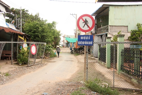 Sạt lở sông Vàm Nao (ấp Mỹ Hội, xã Mỹ Hội Đông, huyện Chợ Mới- An Giang) vào tháng 4/2017.