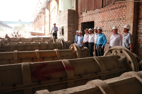 Đoàn khảo sát thực tế tại Nhà máy bê tông Hùng Vương Vĩnh Long.