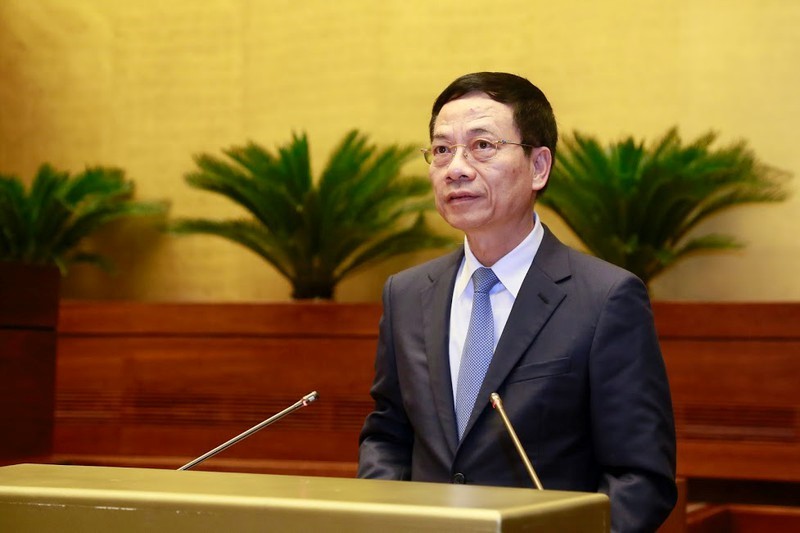 Bộ trưởng Nguyễn Mạnh Hùng trả lời chất vấn.