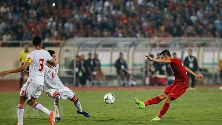 Pha ghi bàn từ cú sút xa mở tỷ số cho đội tuyển Việt Nam của tiền đạo Tiến Linh ở phút 44. (Ảnh: Trọng Đạt/TTXVN)