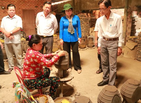 Cần nhiều giải pháp đột phá để giữ vững ngành nghề gốm  truyền thống.