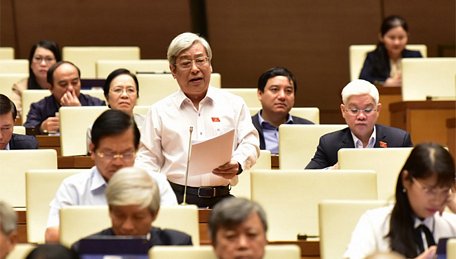Đại biểu Lê Xuân Thân (Khánh Hoà) phát biểu tại phiên họp. Ảnh: VGP/ Lê Sơn.