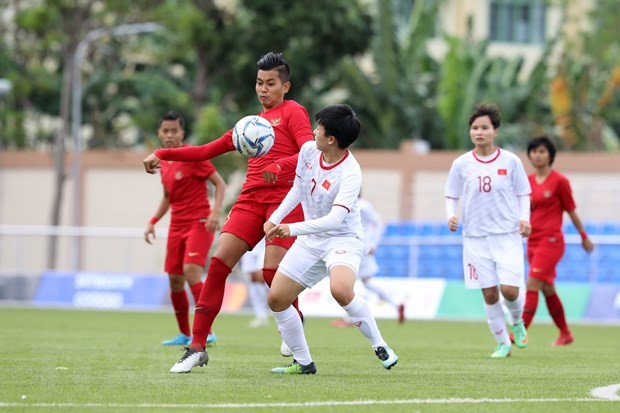 Tuyển nữ Việt Nam chơi áp đảo trước Indonesia. (Ảnh: Hoàng Linh/TTXVN)