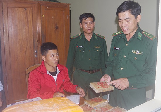 Lực lượng chức năng lập biên bản lượng ma túy thu giữ được.  Ảnh: baoquangnam.vn