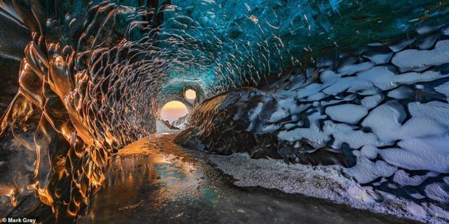 Nhiếp ảnh gia người Úc Mark Gray gửi dự thi bức ảnh chụp sông băng Vatnajokull ở Iceland.