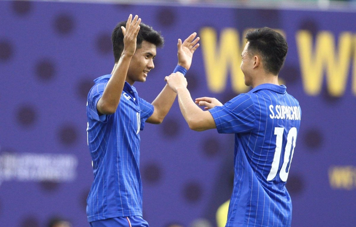 U22 Thái Lan dễ dàng đánh bại U22 Singapore ở lượt trận thứ ba bảng B chiều 1/12 tại môn bóng đá nam SEA Games. (Ảnh: SIamSport)