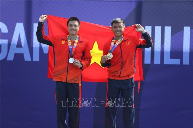 Hai tay vợt đã làm nên lịch sử cho quần vợt Việt Nam tại đấu trường SEA Games. Ảnh: TTXVN