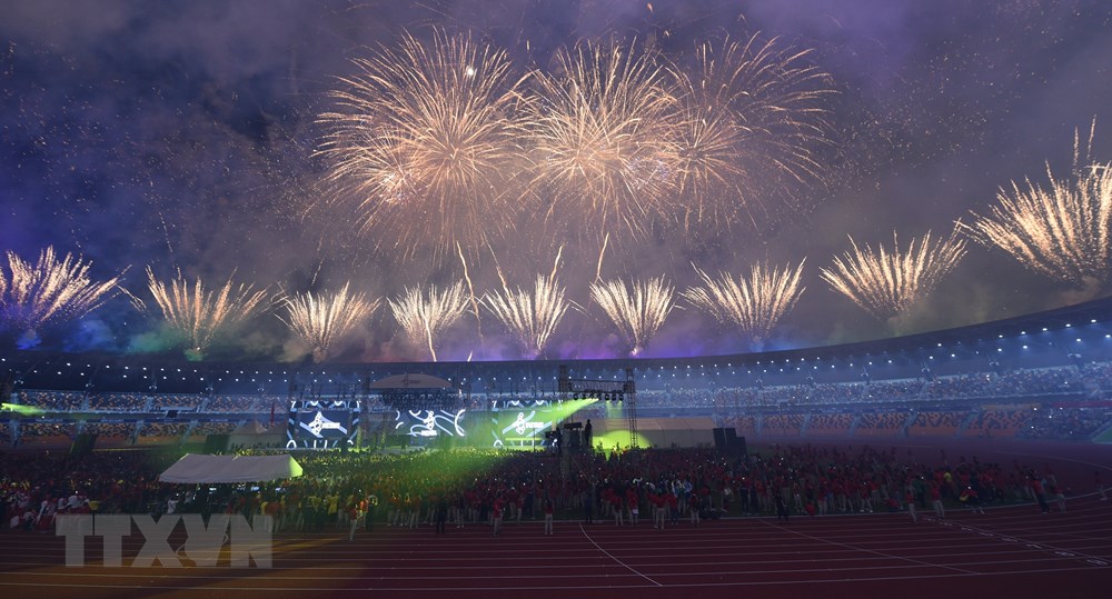 Màn pháo hoa tại lễ bế mạc SEA Games 30 ở thành phố New Clark. (Ảnh: AFP/TTXVN)