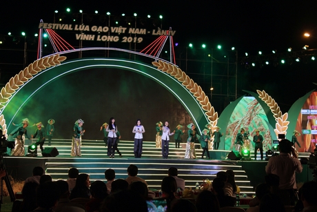 Quang cảnh lễ bế mạc Festival Lúa gạo Việt Nam Lần IV-  Vĩnh Long năm 2019.