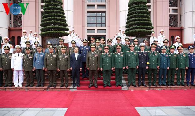 Đại tướng Tea Banh, Bộ trưởng Quốc phòng Campuchia và đoàn đại biểu cấp cao đến Việt Nam dự Lễ kỷ niệm 30 năm Ngày hội Quốc phòng toàn dân và 75 năm Ngày thành lập QĐND Việt Nam (22/12). Qua đó, gắn chặt hơn tình đoàn kết giữa quân đội và nhân dân 2 nước.