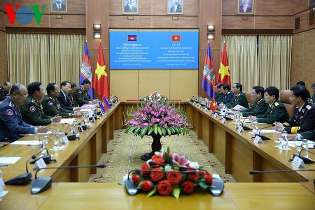 Cũng trong dịp này, Đại tướng Ngô Xuân Lịch và Đại tướng Tea Banh đã ký Nghị định thư hợp tác giai đoạn 2020-2024 và Kế hoạch hợp tác năm 2020 giữa Bộ Quốc phòng Việt Nam với Bộ Quốc phòng Campuchia.